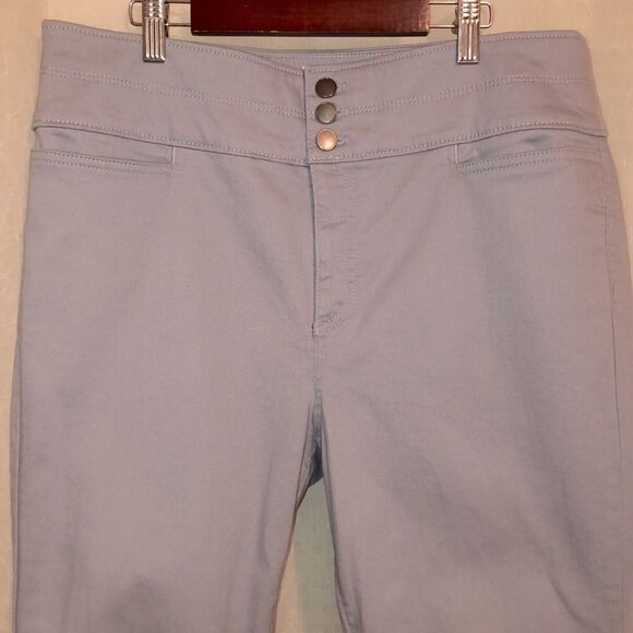 LOFT 14 High Rise High 3 Button Waist 4 Pocket Stretch Ankle Jeans in Light Blue - Picture 4 of 12
